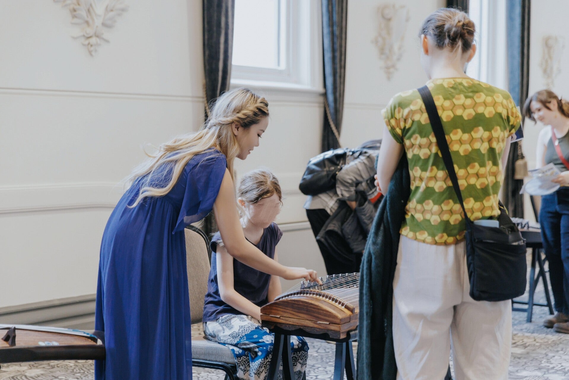 Shiman teaching a private guzheng lesson
